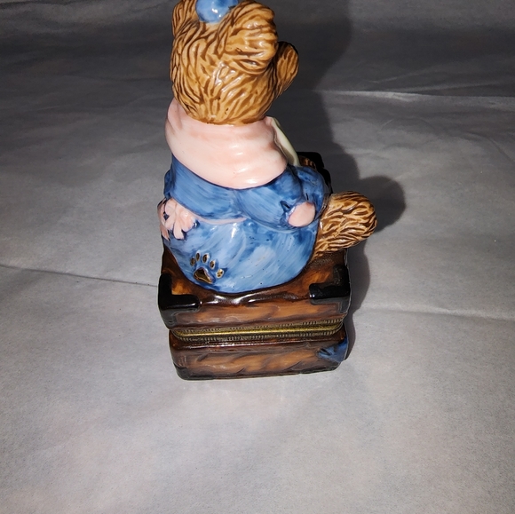 Bearware Pottery Momma Bear on Trunk with Baby - Picture 2 of 10